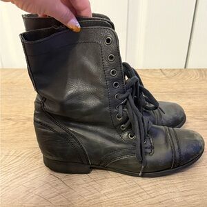 STEVE MADDEN Size 8.5 M Black Leather Zip Combat High Ankle Boots Preowned